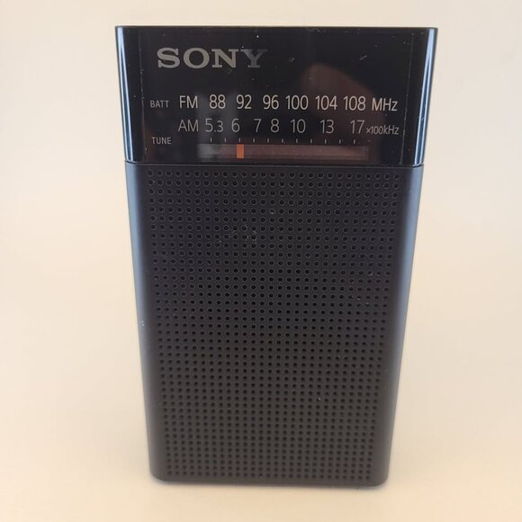 Sony ICF-P26 Portable Pocket FM/AM Radio Built-in Speaker Black - Picture 2 of 8